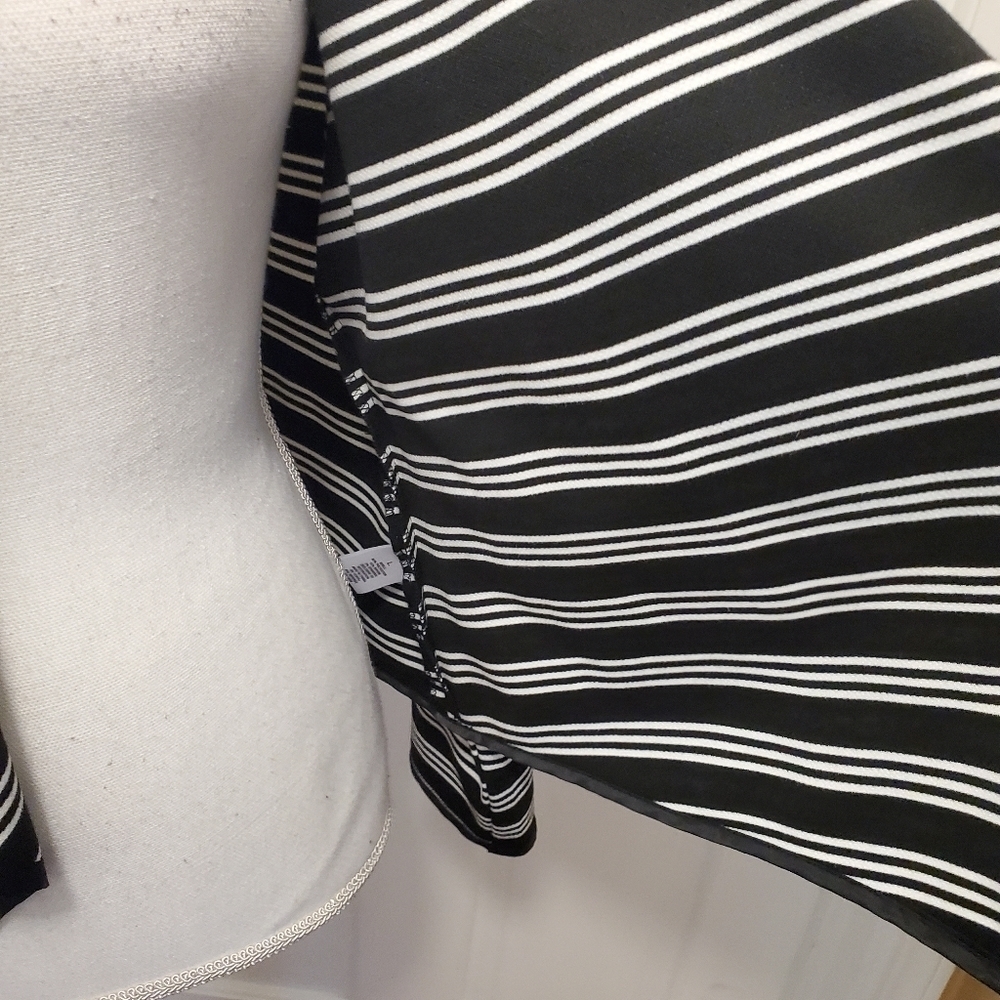 Dressbarn Black & White Striped Knit Open front shrug size Large - Picture 3 of 11